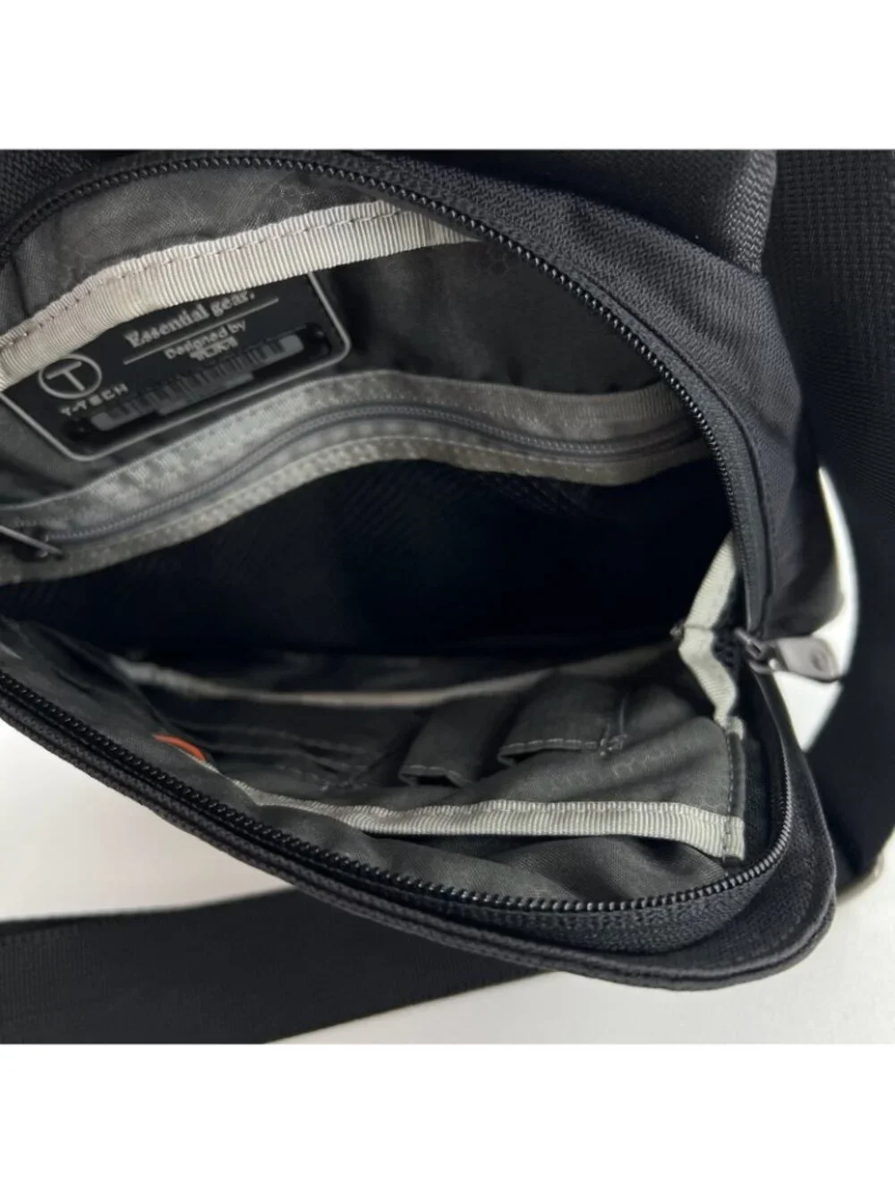 Tumi T-Tech Ballistic Nylon Crossbody Bag M Sling Adjustable Straps 51232D Black